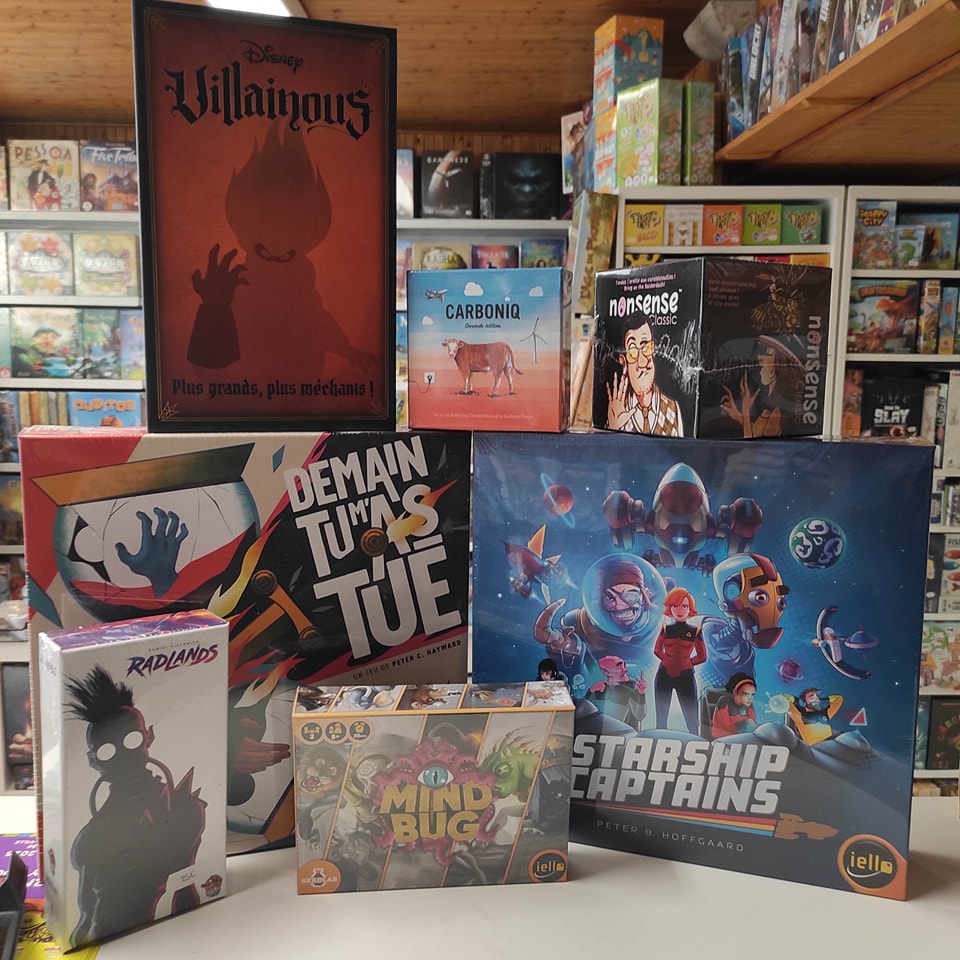 Photo des boîtes des jeux "Villainous", "Carboniq", "Nonsense", Demain tu m'as tué", "Radlands", "Mind Bug" et "Starship Captains"